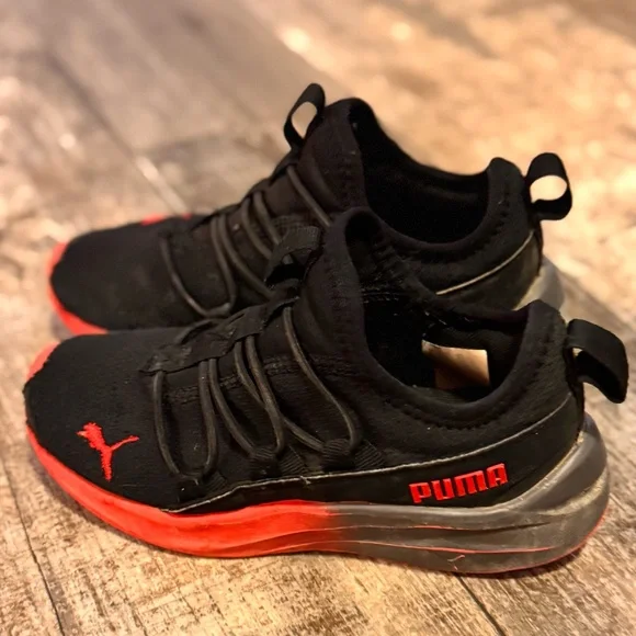 Puma Black and Red Athletic Shoes - Kids / Boys sneakers size 13c - Picture 2 of 9